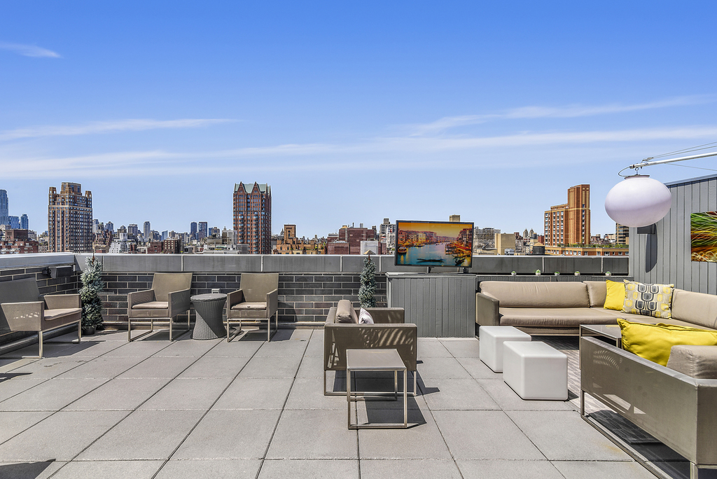 300 E 79th St - Photo 4