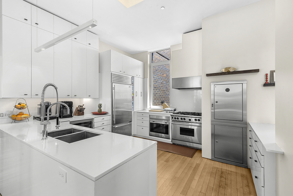 300 E 79th St - Photo 5