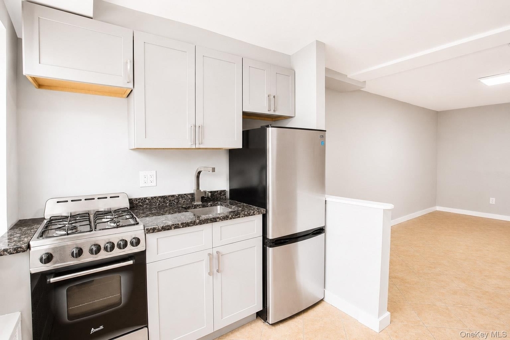 470 E Broadway - Photo 10
