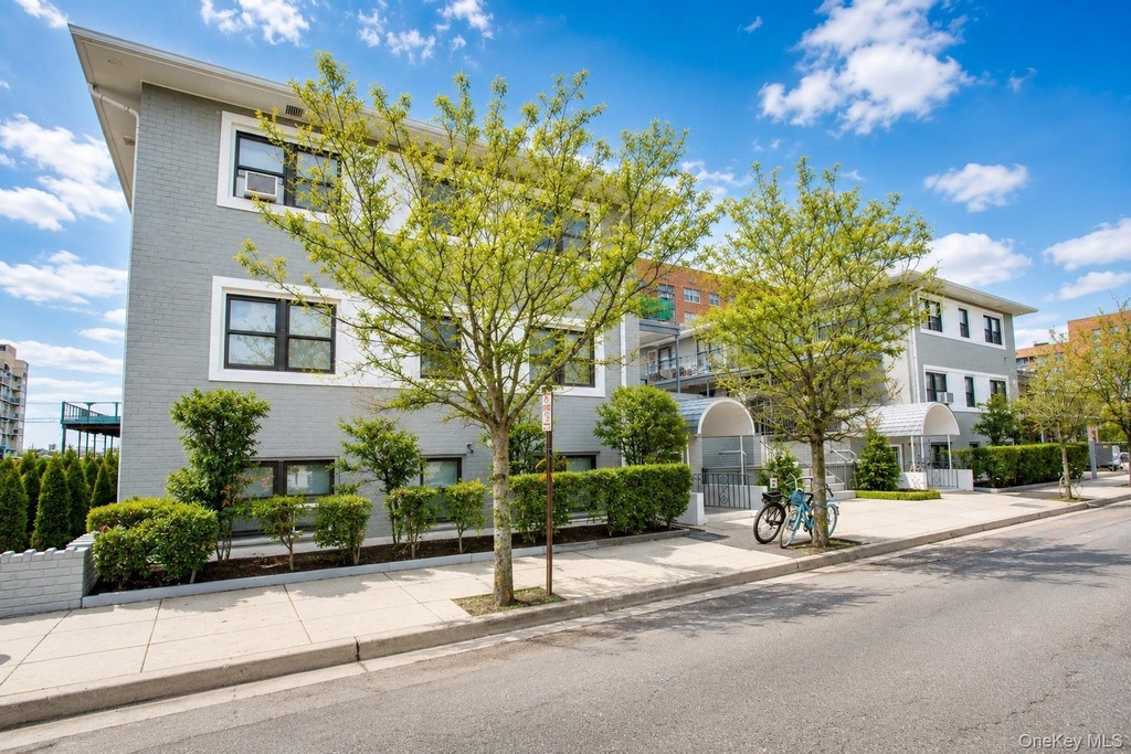470 E Broadway - Photo 0