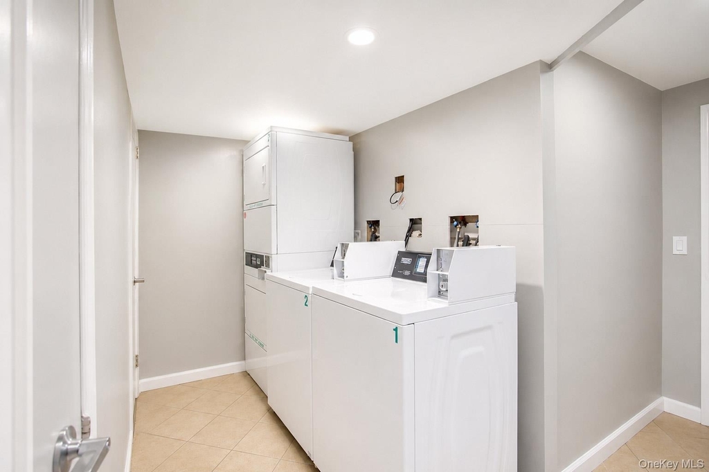 470 E Broadway - Photo 13