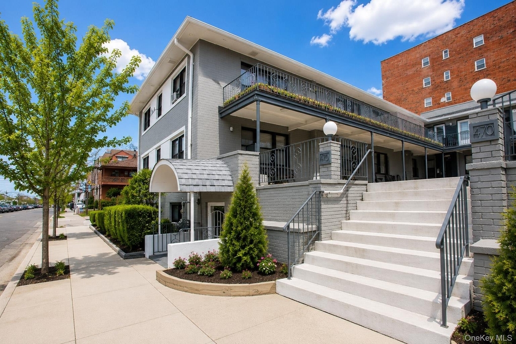 470 E Broadway - Photo 2