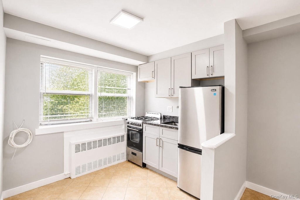 470 E Broadway - Photo 8
