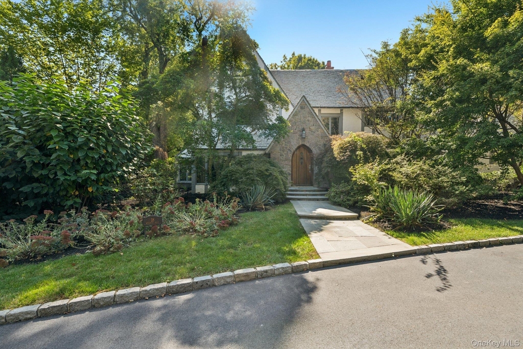 18 Heights Road - Photo 3