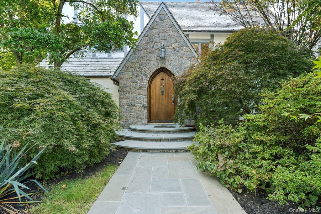 18 Heights Road - Photo 4