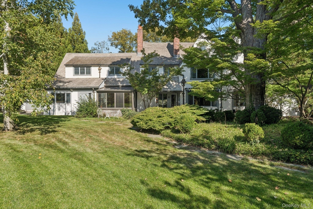 18 Heights Road - Photo 1