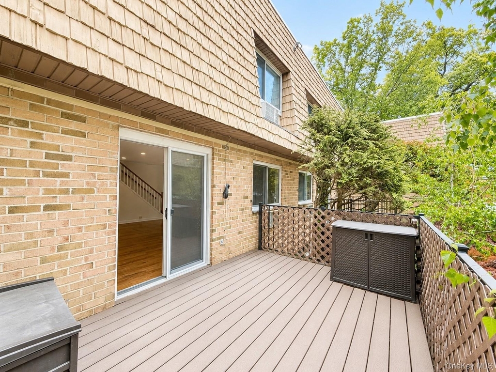 330 Central Park Avenue - Photo 9