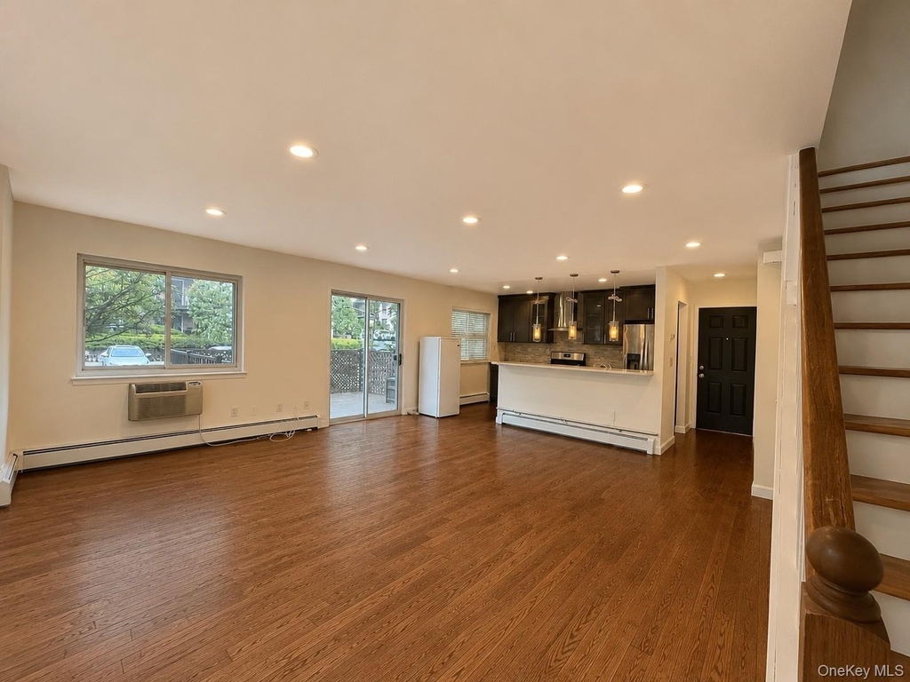 330 Central Park Avenue - Photo 3