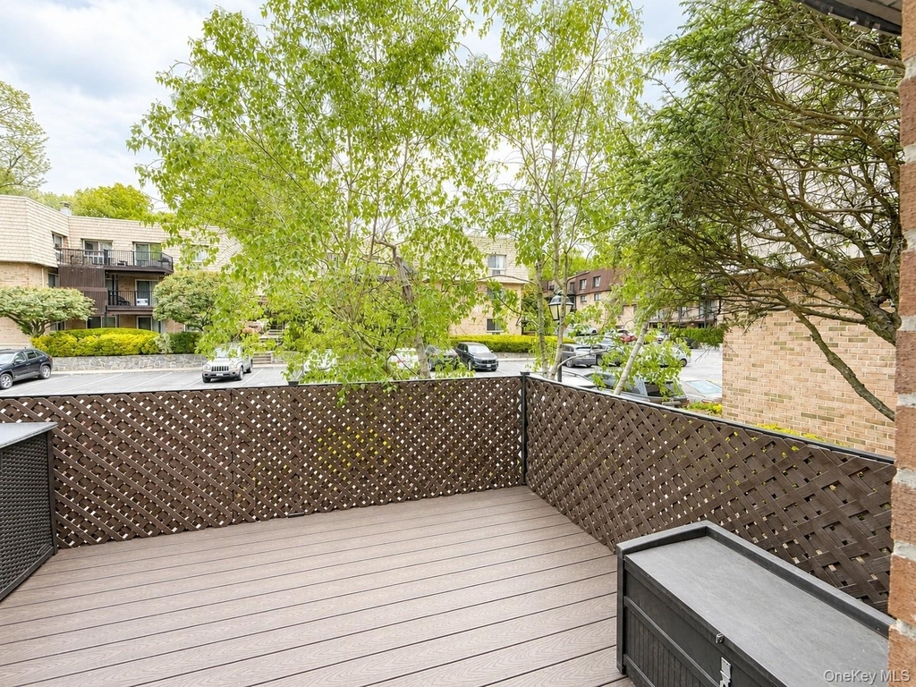 330 Central Park Avenue - Photo 8