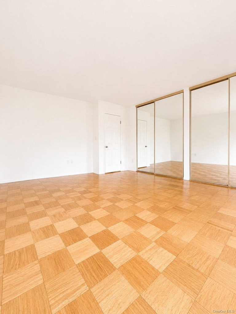 330 Central Park Avenue - Photo 12