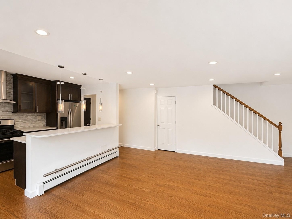 330 Central Park Avenue - Photo 11