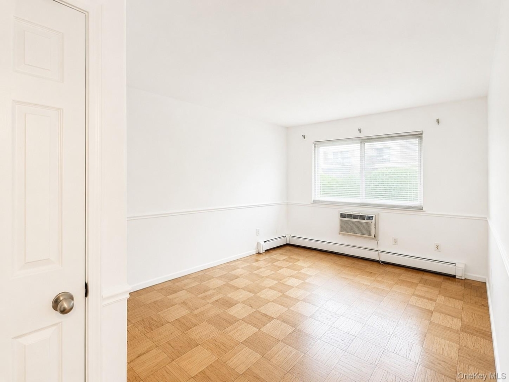 330 Central Park Avenue - Photo 15