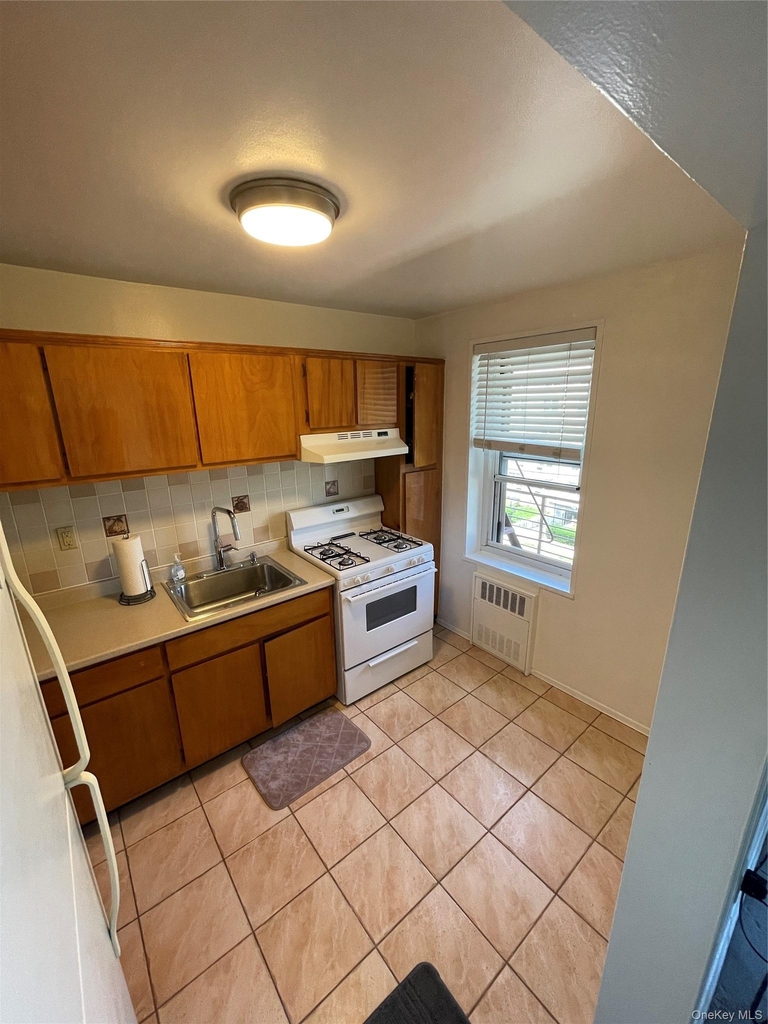 370 Westchester Avenue - Photo 6