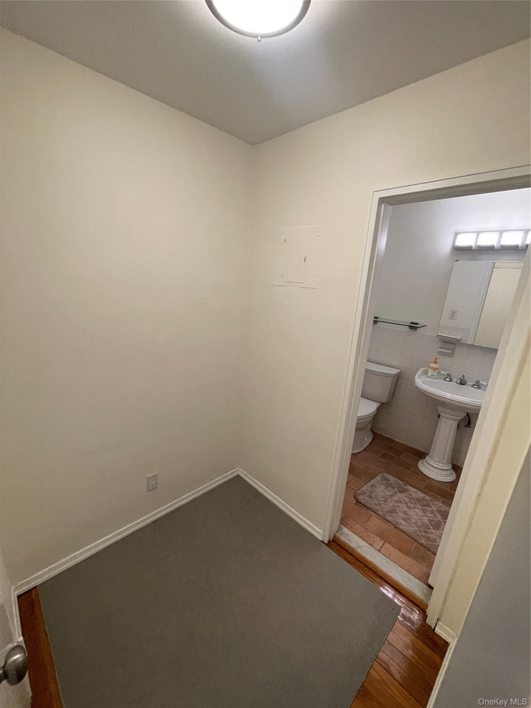 370 Westchester Avenue - Photo 9