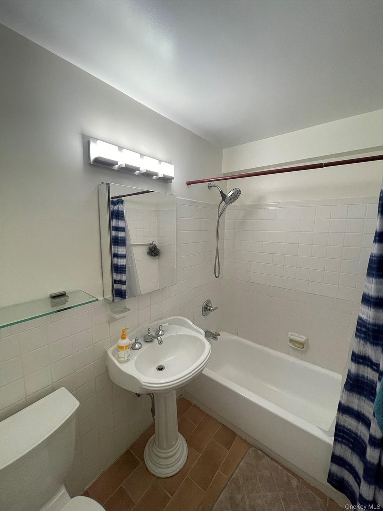 370 Westchester Avenue - Photo 10