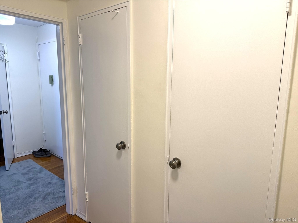 370 Westchester Avenue - Photo 7