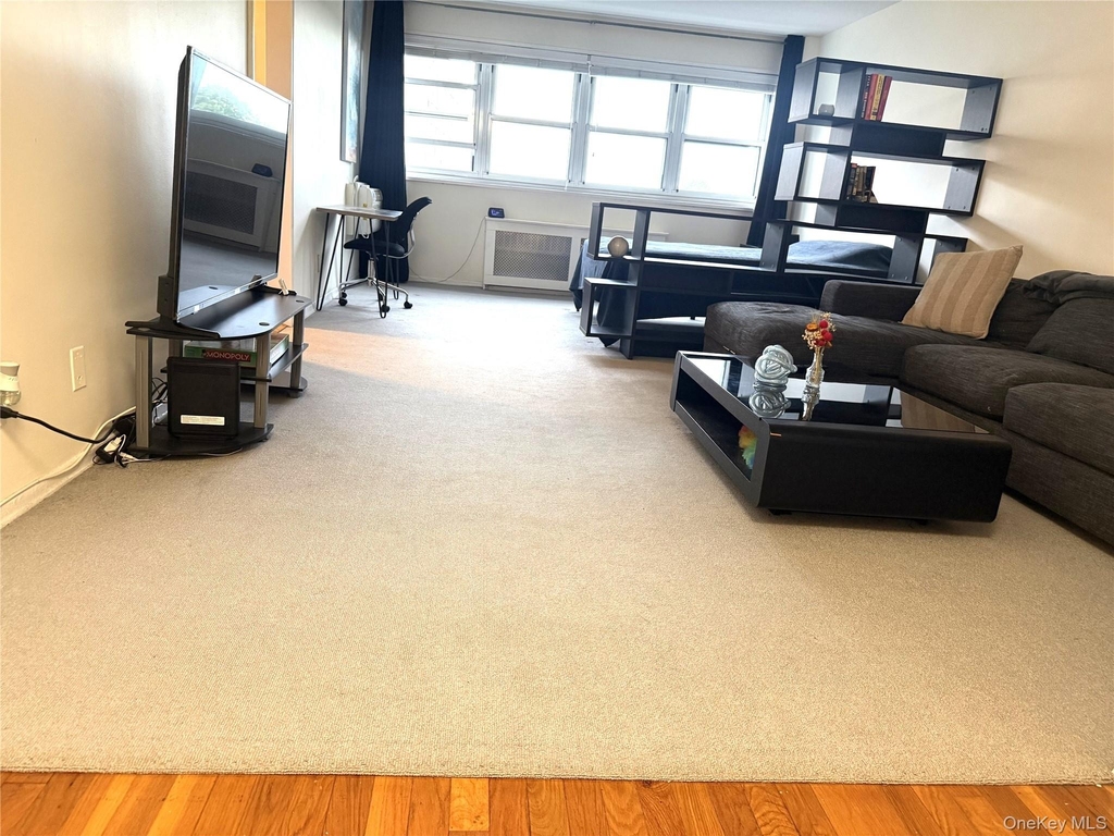 370 Westchester Avenue - Photo 4