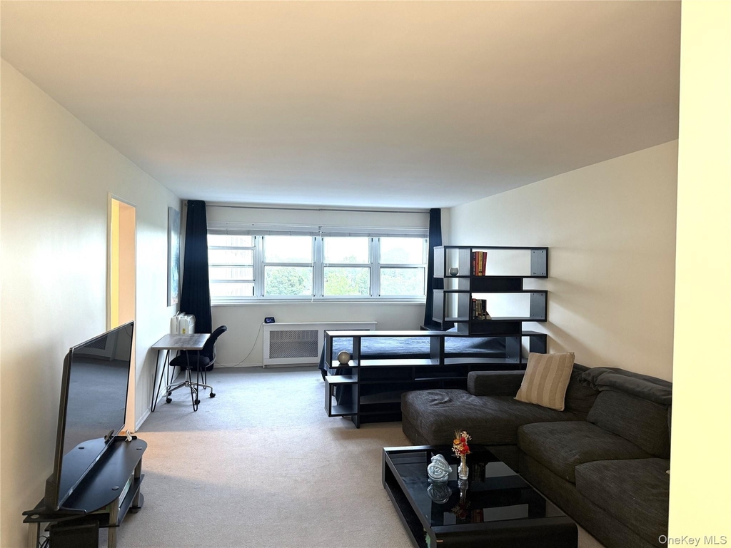 370 Westchester Avenue - Photo 6