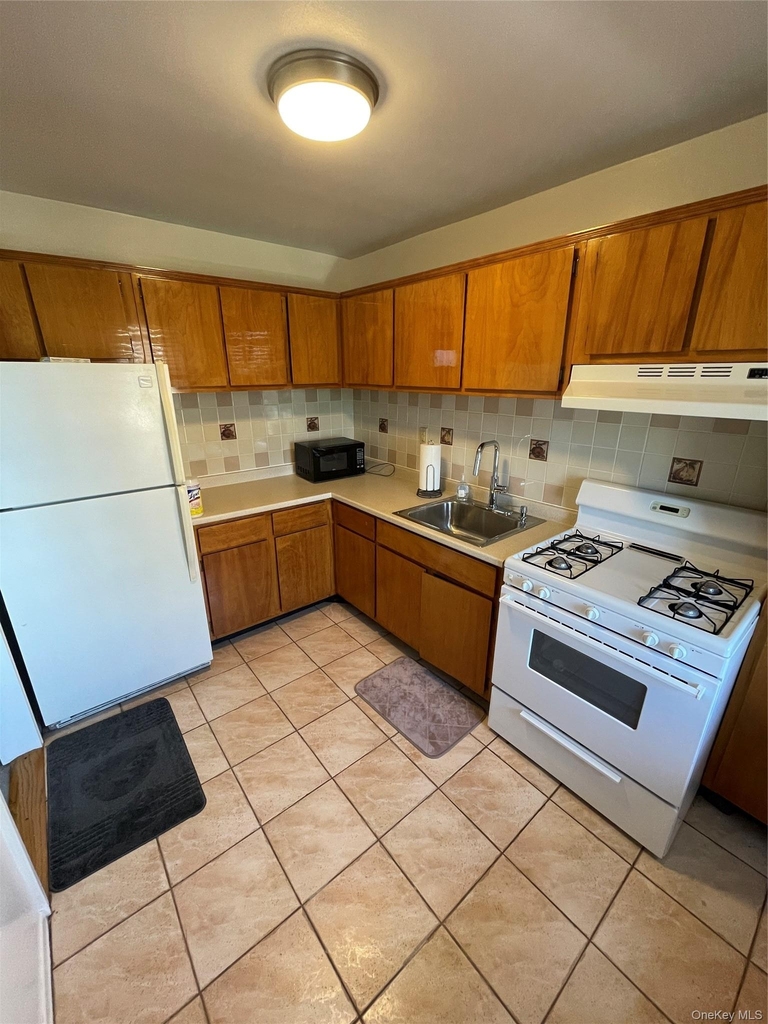 370 Westchester Avenue - Photo 7