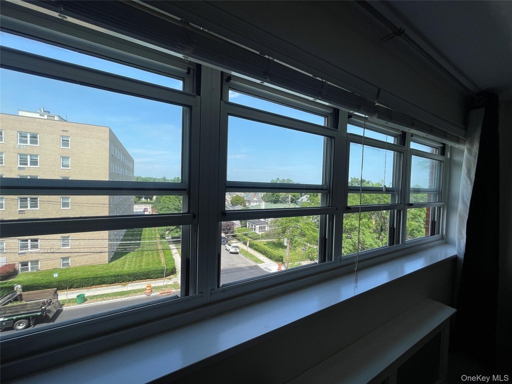 370 Westchester Avenue - Photo 5