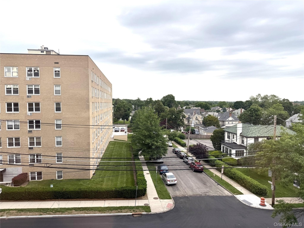 370 Westchester Avenue - Photo 9