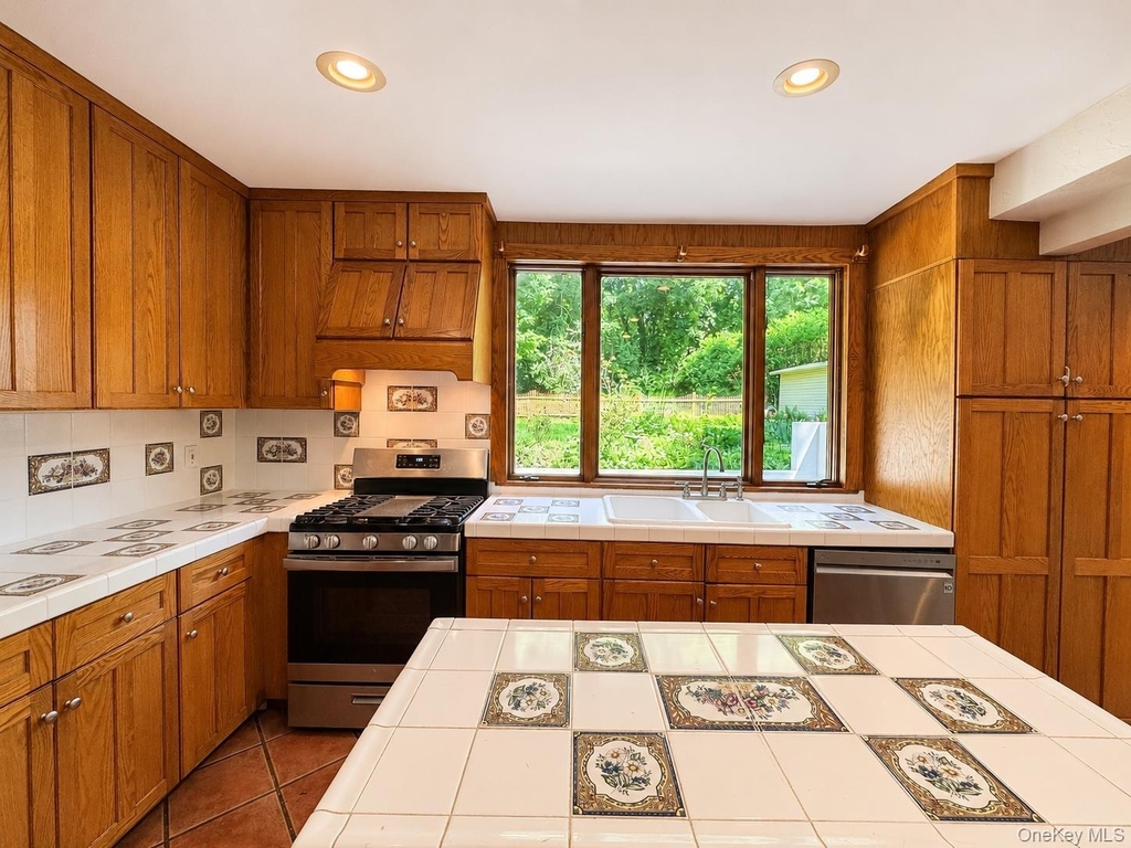 1 Edgehill Road - Photo 14