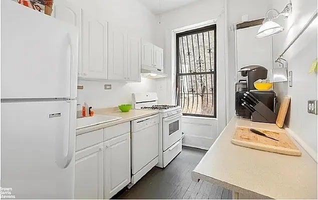 714 10th Avenue - Photo 3