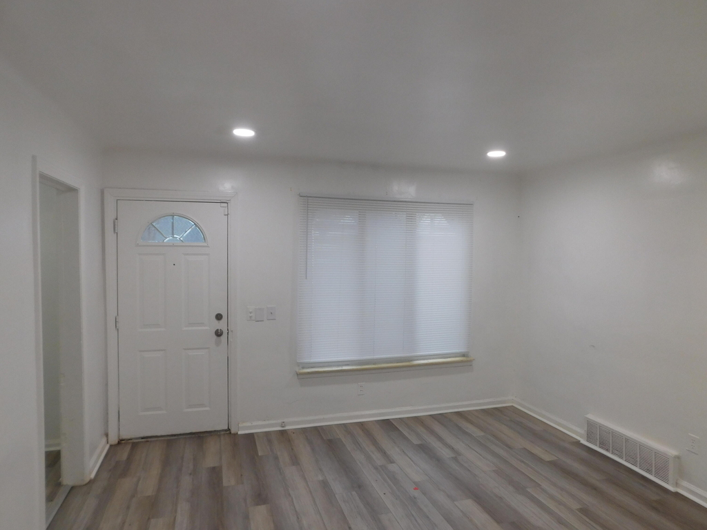 6490 Stahelin Avenue - Photo 4