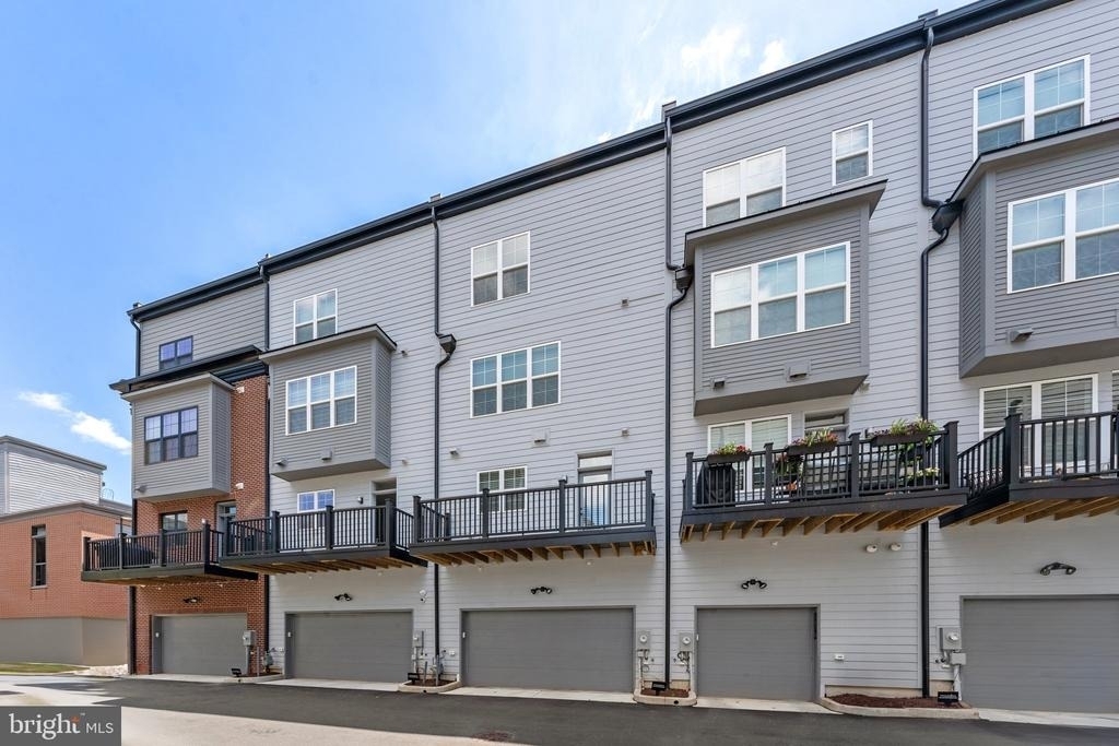 1876 Michael Faraday Drive - Photo 50
