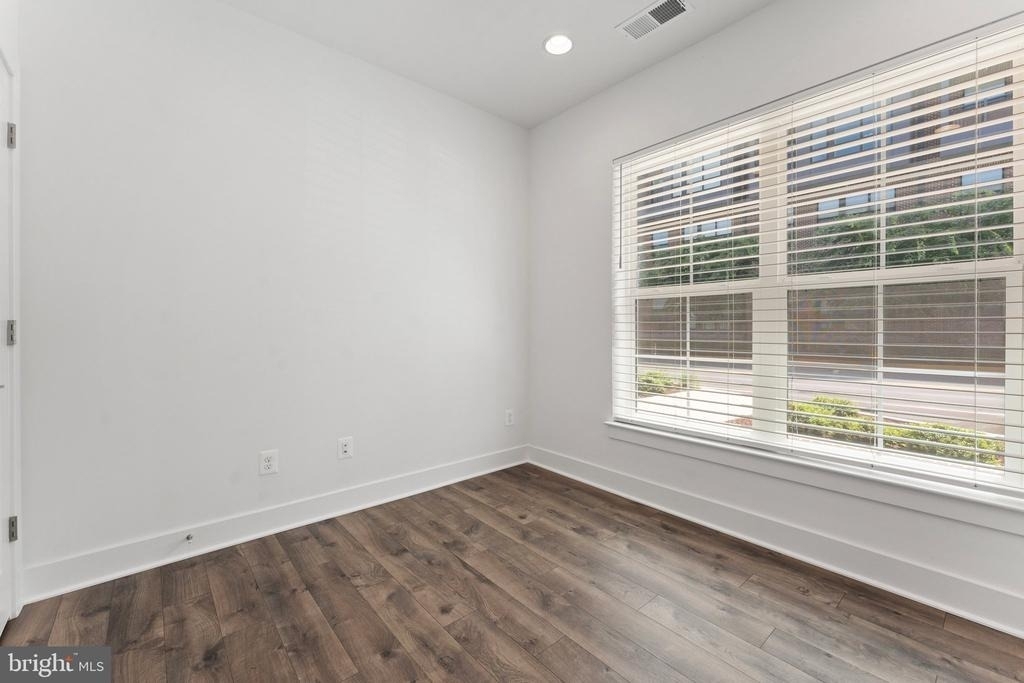 1876 Michael Faraday Drive - Photo 6