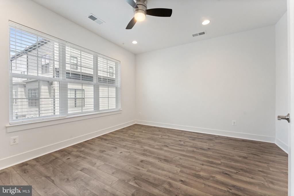 1876 Michael Faraday Drive - Photo 36