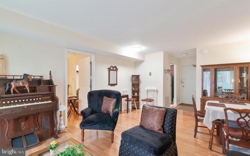 21 Canterbury Square - Photo 3