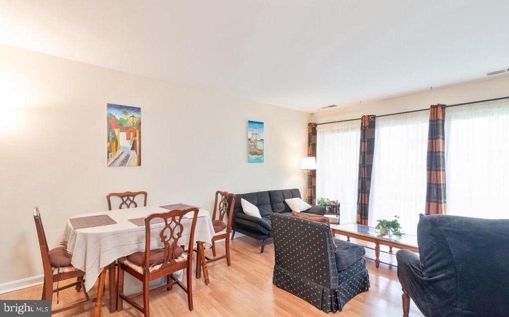 21 Canterbury Square - Photo 1