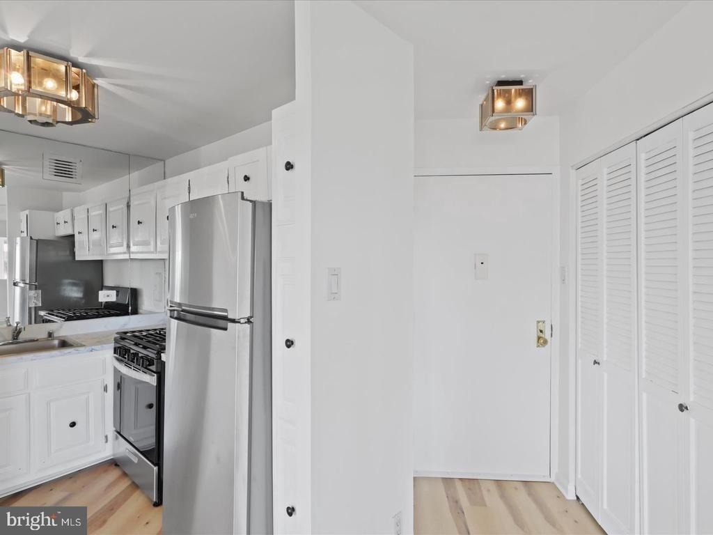 5340 Holmes Run Parkway - Photo 7