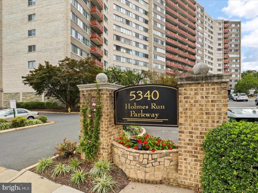 5340 Holmes Run Parkway - Photo 1