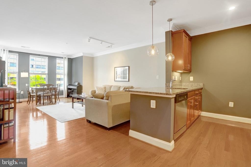 1023 N Royal Street - Photo 3