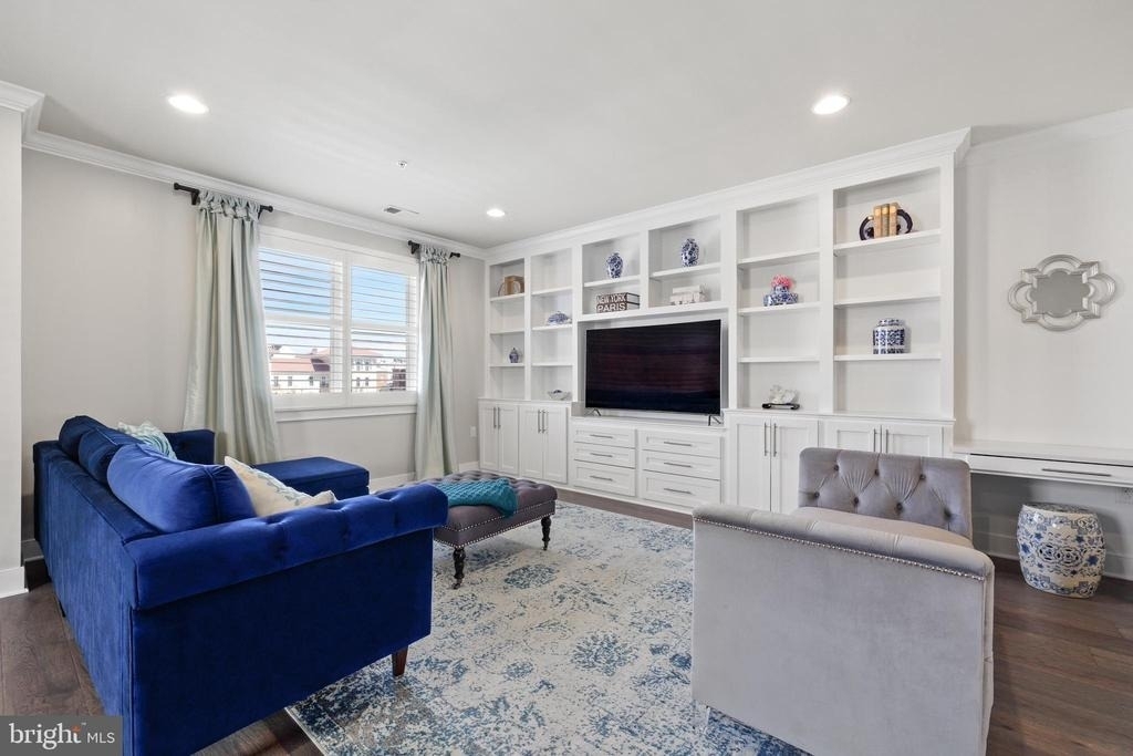 621 Bluemont Avenue - Photo 1