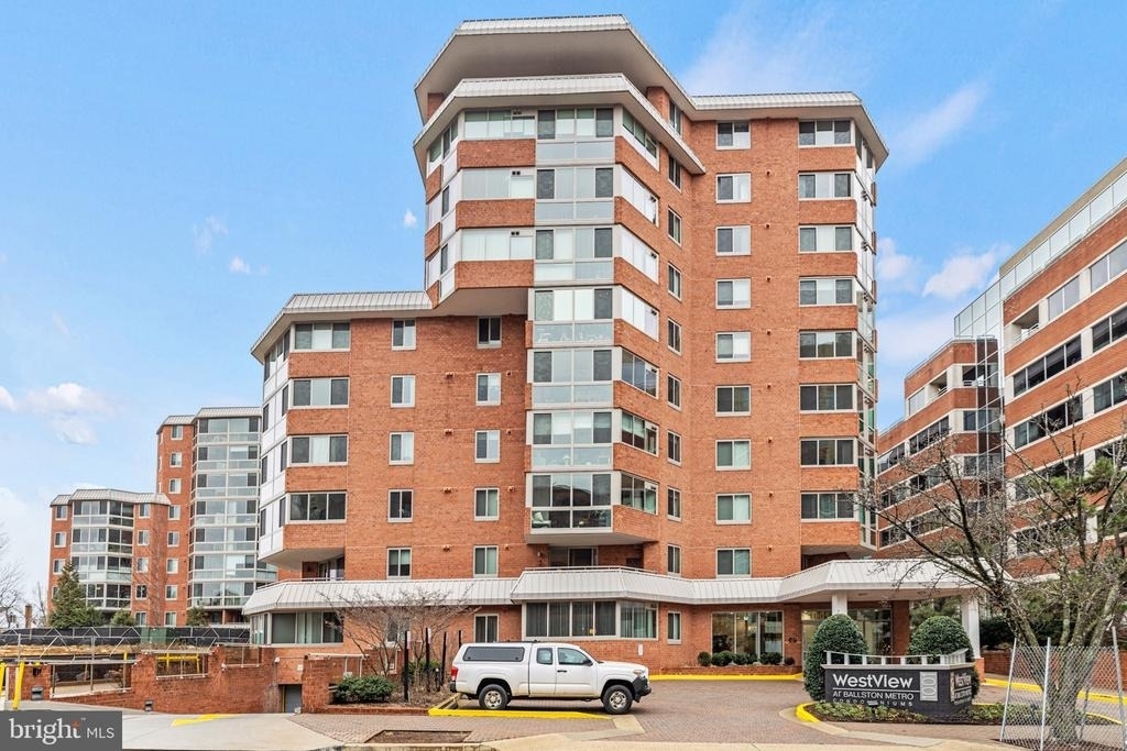 1001 N Vermont Street - Photo 0