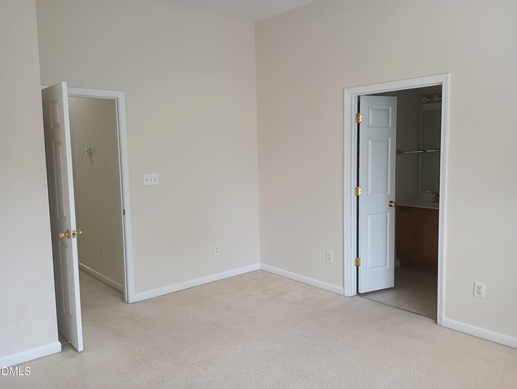 421 Madison Avenue - Photo 18