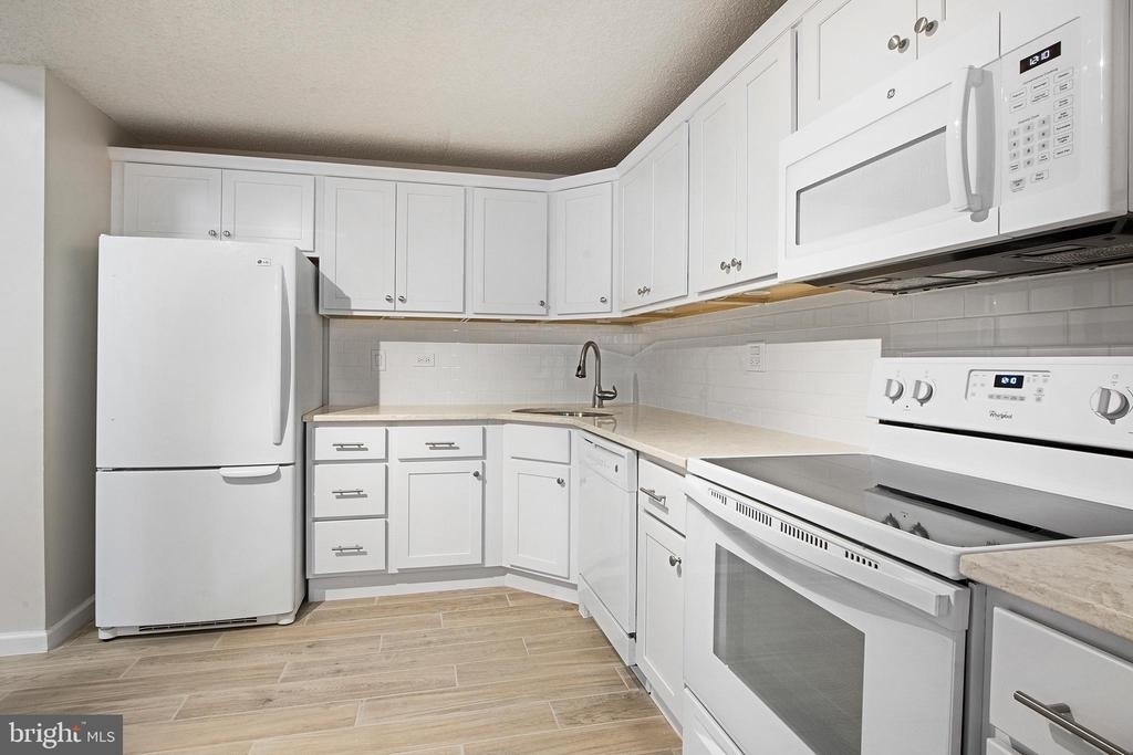 241 S 6th Street - Photo 2