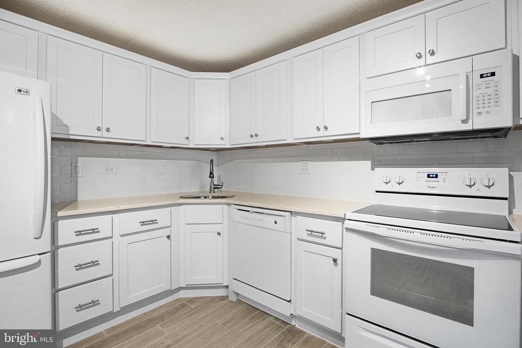 241 S 6th Street - Photo 4