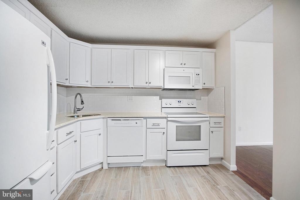 241 S 6th Street - Photo 3