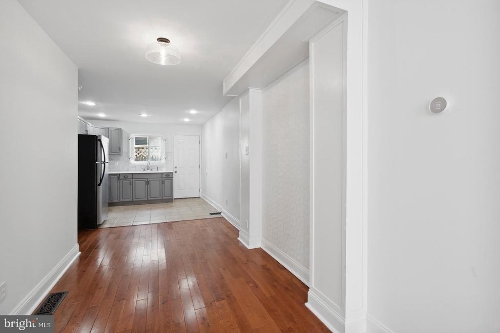 1563 E Hewson Street - Photo 5