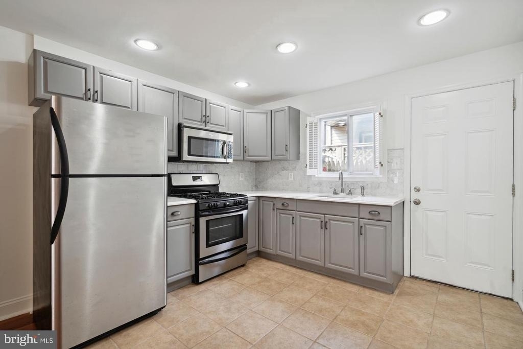 1563 E Hewson Street - Photo 7