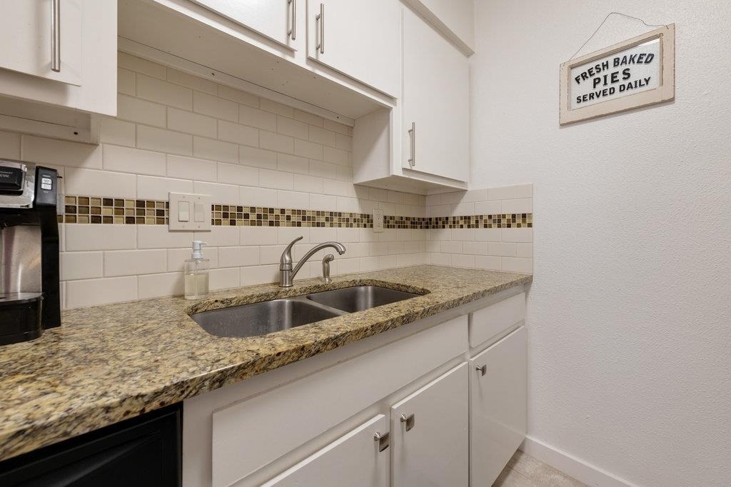 304 E 34th St - Photo 8