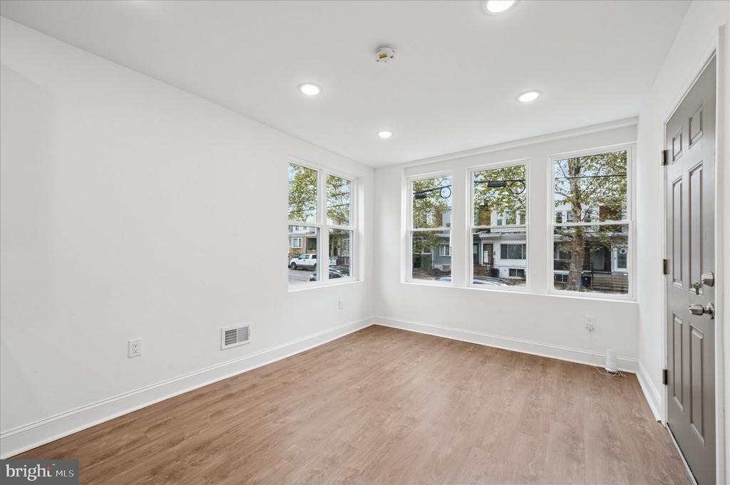 2534 S 61st Street - Photo 4