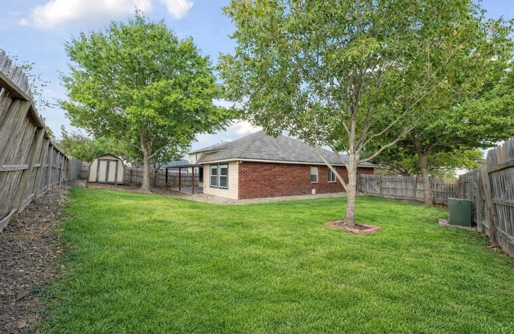1611 Sunnycrest Cir - Photo 18