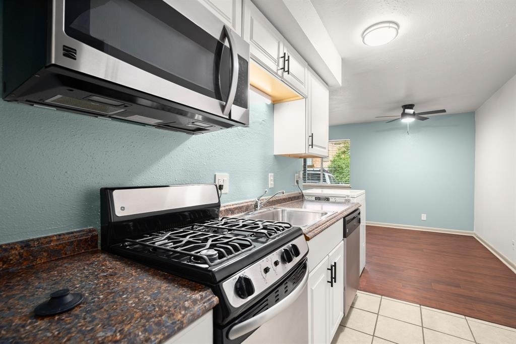 1010 W 23rd St - Photo 0