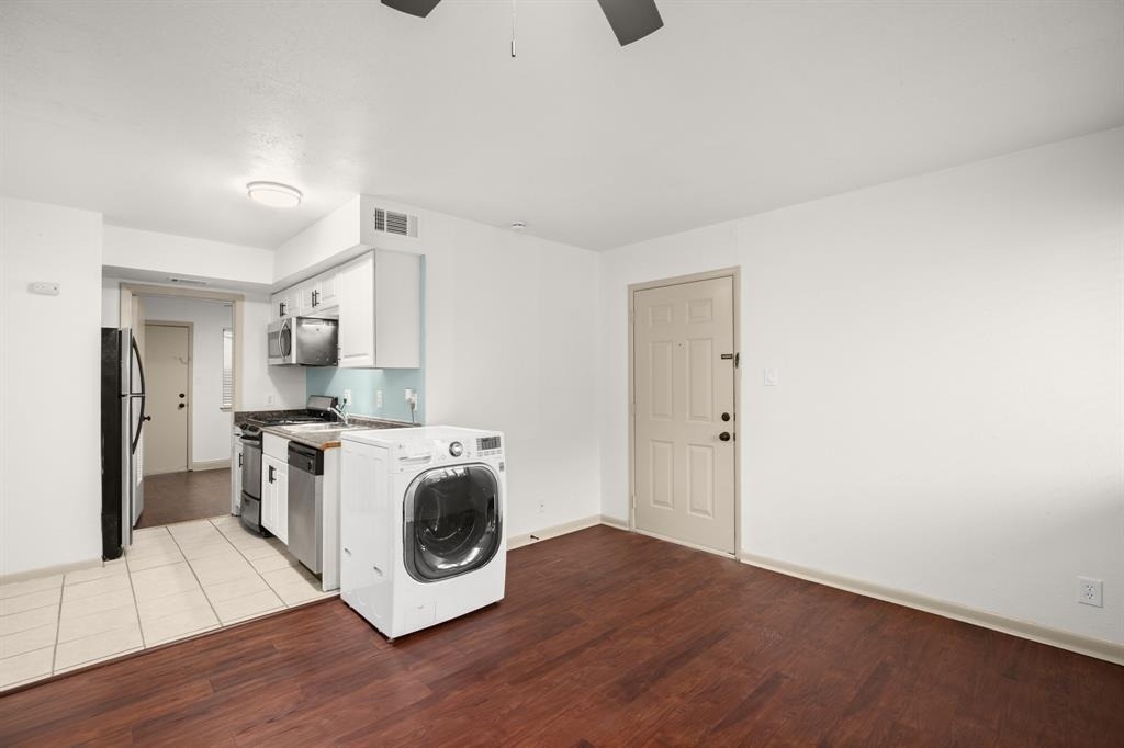 1010 W 23rd St - Photo 3