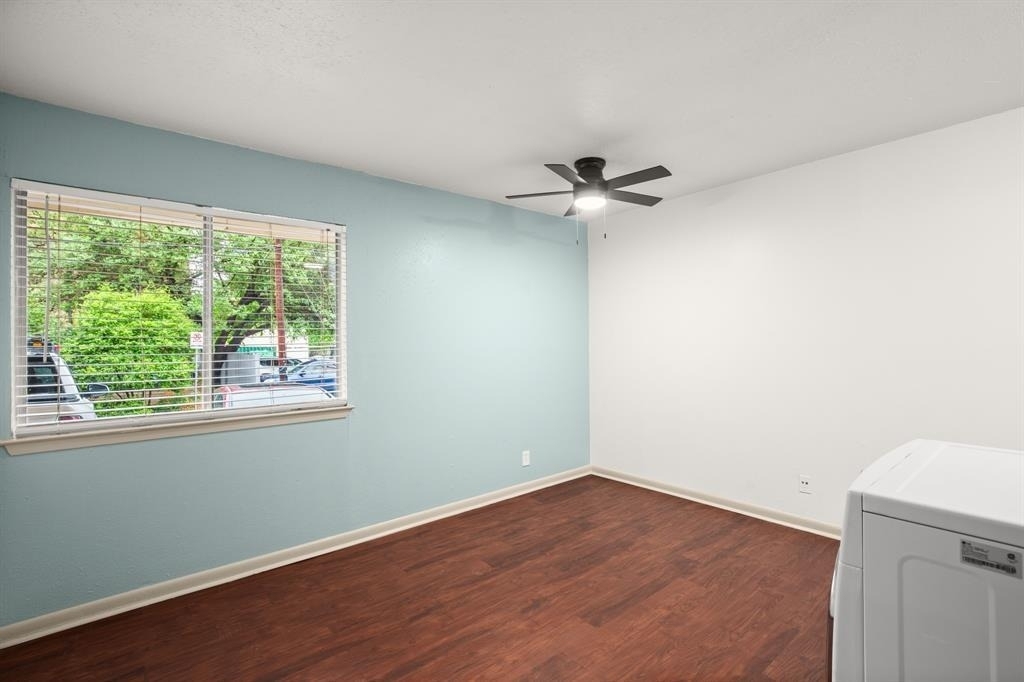 1010 W 23rd St - Photo 2